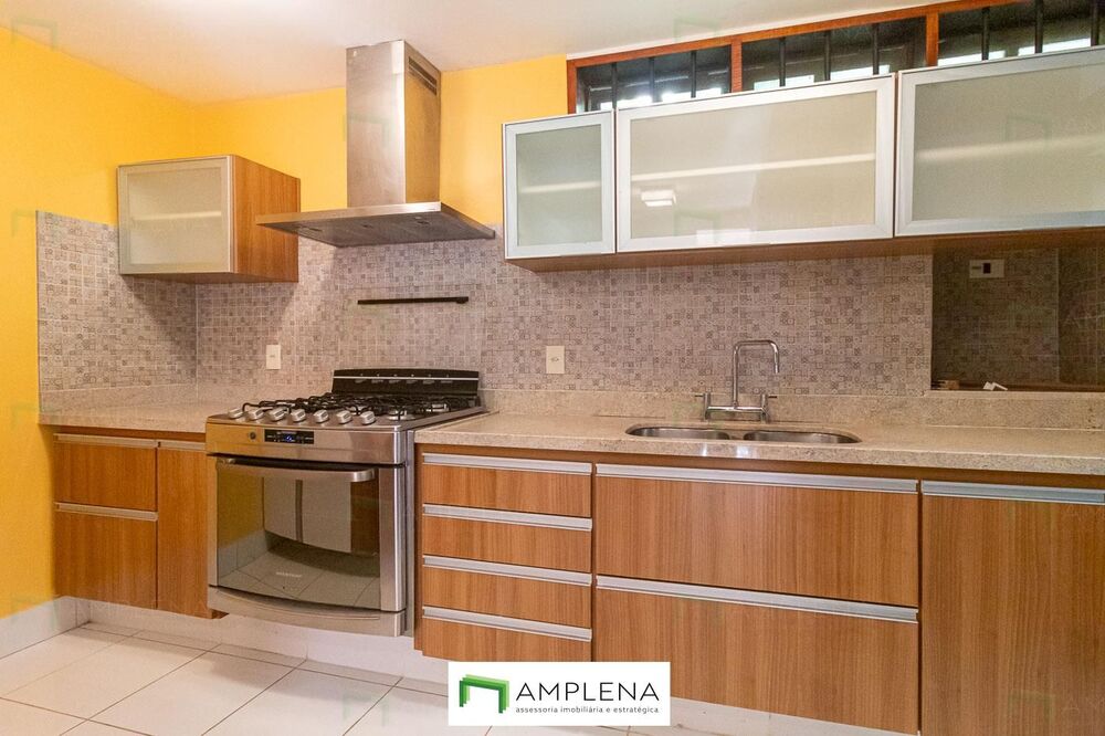 Casa à venda com 5 quartos, 160m² - Foto 1