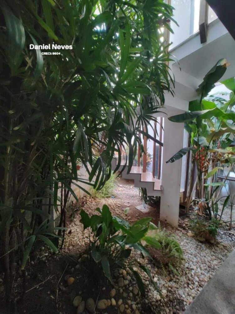 Casa, 5 quartos, 258 m² - Foto 1