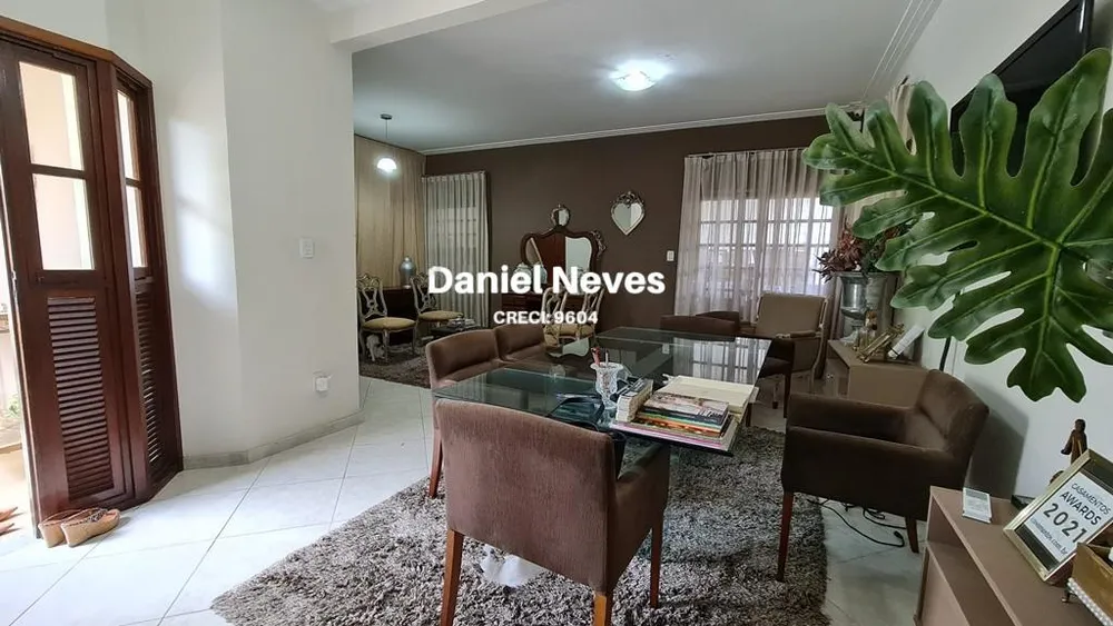 Casa, 4 quartos, 212 m² - Foto 2