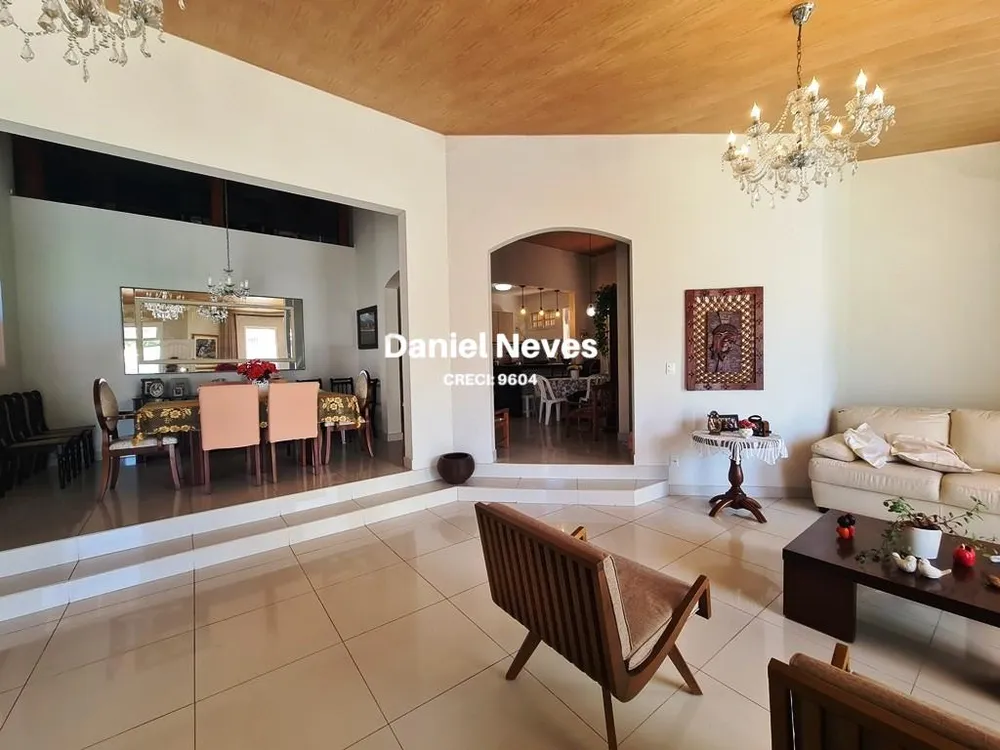 Casa, 5 quartos, 220 m² - Foto 1