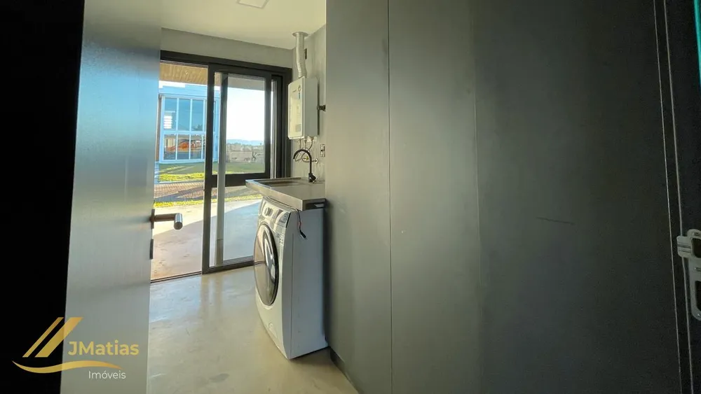 Casa, 4 quartos, 221 m² - Foto 1