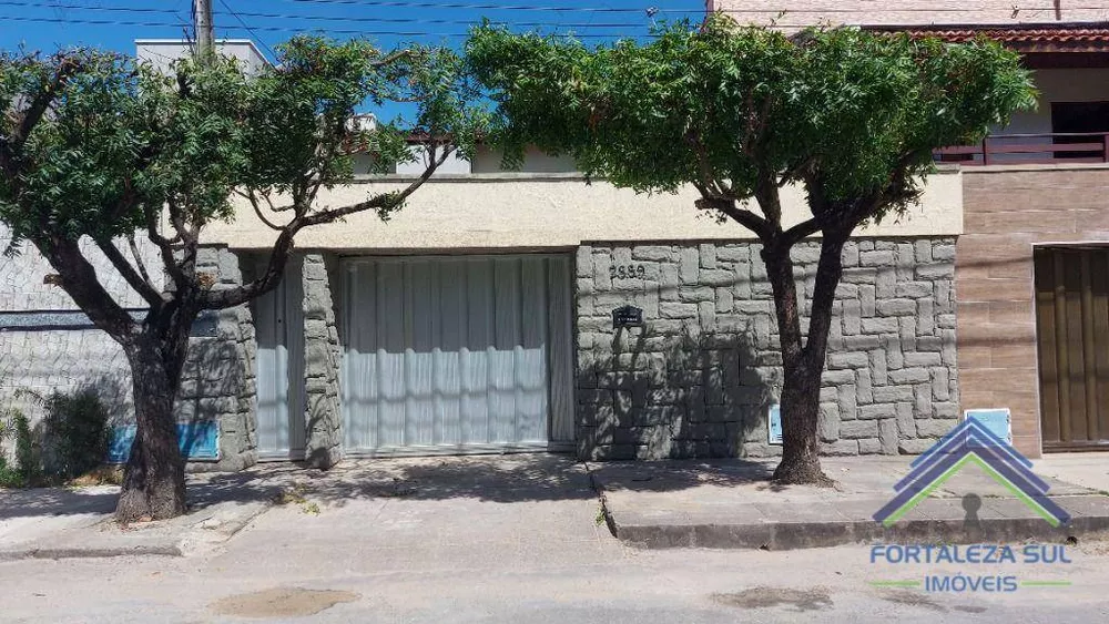 Casa, 5 quartos, 207 m² - Foto 1