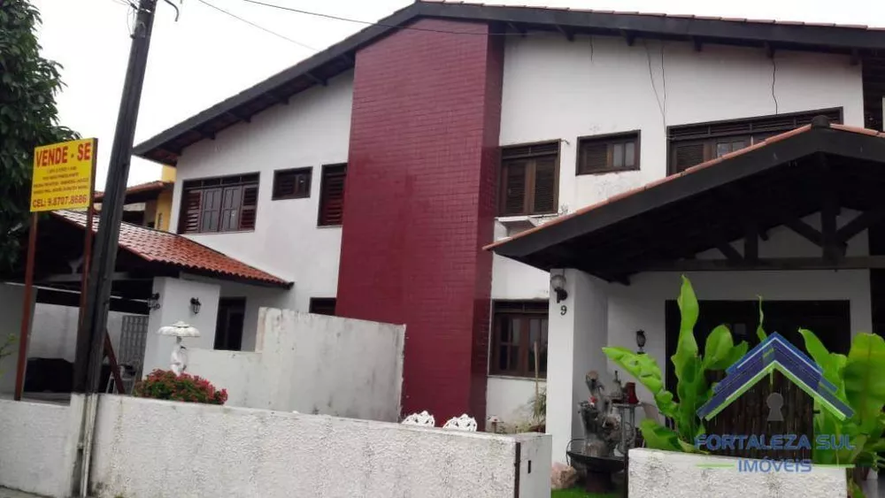 Casa de Condomínio à venda com 4 quartos, 150m² - Foto 3