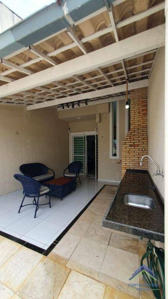 Casa à venda com 3 quartos, 87m² - Foto 2