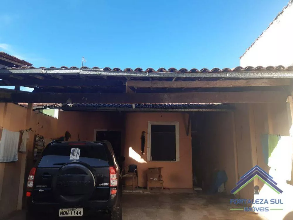 Casa à venda com 3 quartos, 67m² - Foto 2