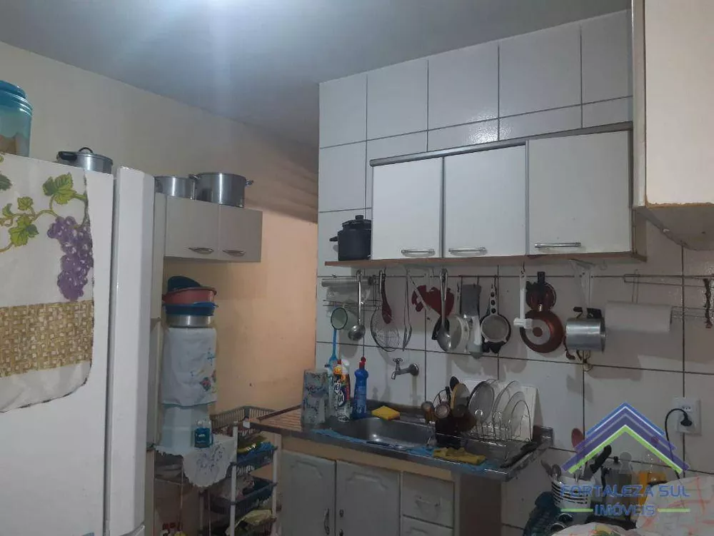 Casa à venda com 3 quartos, 67m² - Foto 3