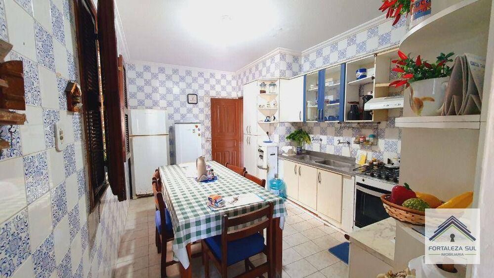 Casa, 4 quartos, 303 m² - Foto 1