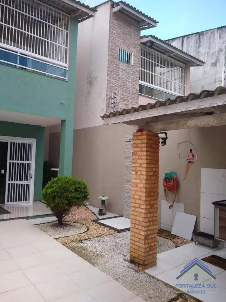 Casa à venda com 4 quartos, 135m² - Foto 2