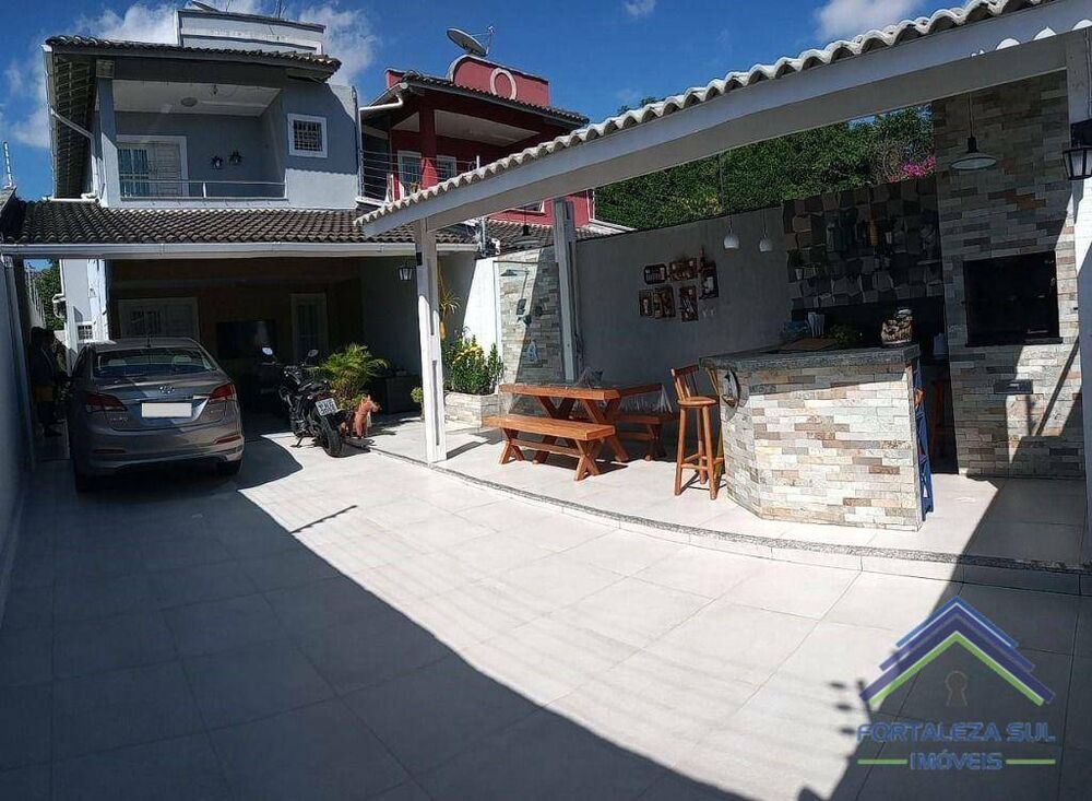 Casa, 4 quartos, 167 m² - Foto 1