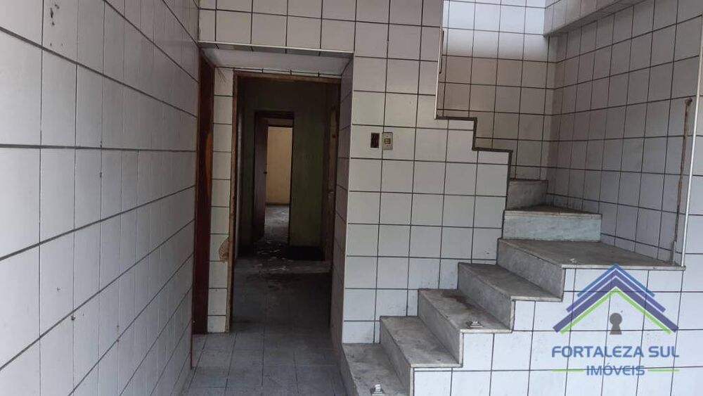 Casa à venda com 7 quartos, 320m² - Foto 4