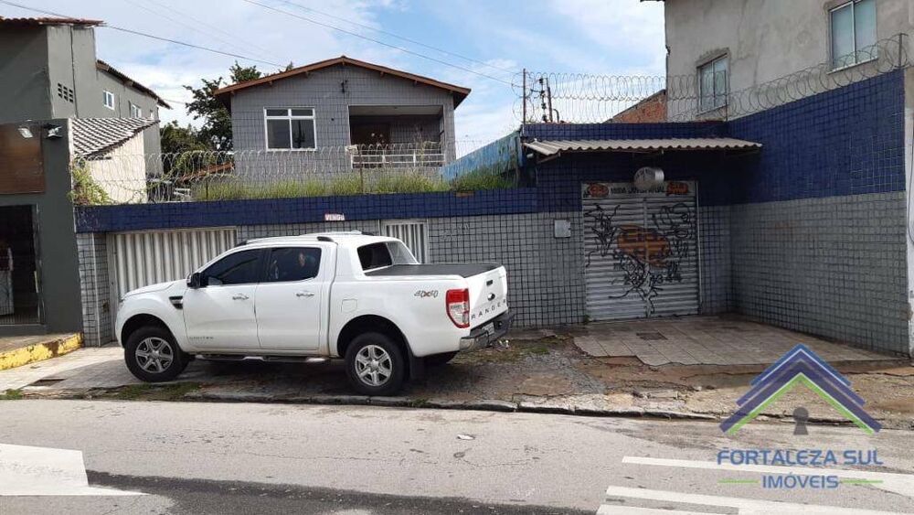 Casa à venda com 7 quartos, 320m² - Foto 1