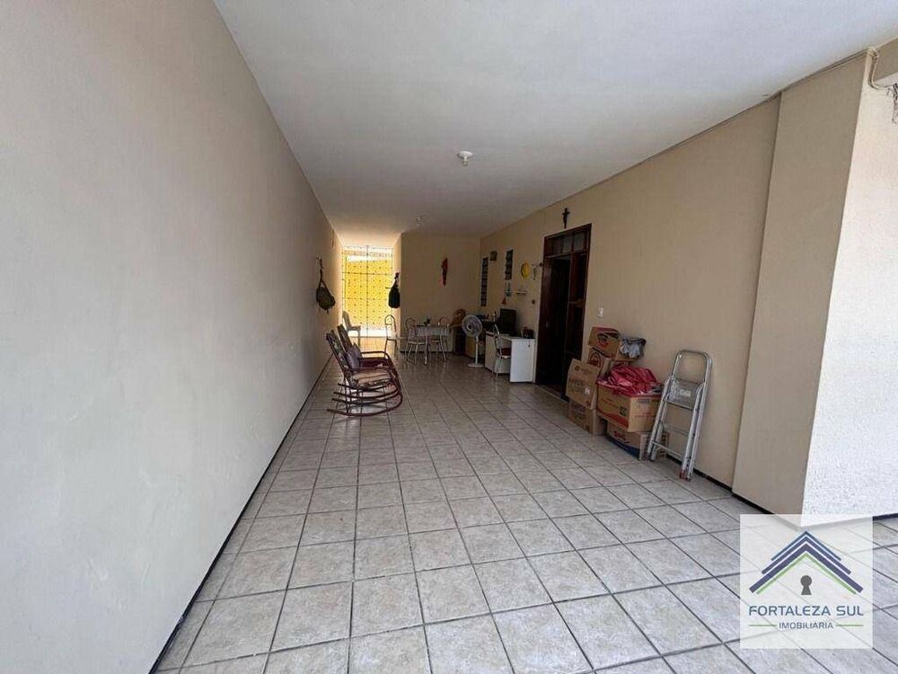Casa à venda com 4 quartos, 322m² - Foto 2