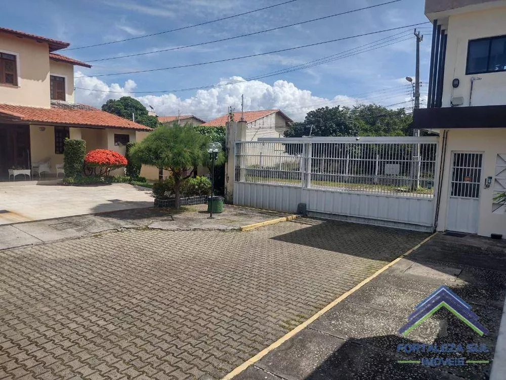 Casa de Condomínio à venda com 4 quartos, 200m² - Foto 2