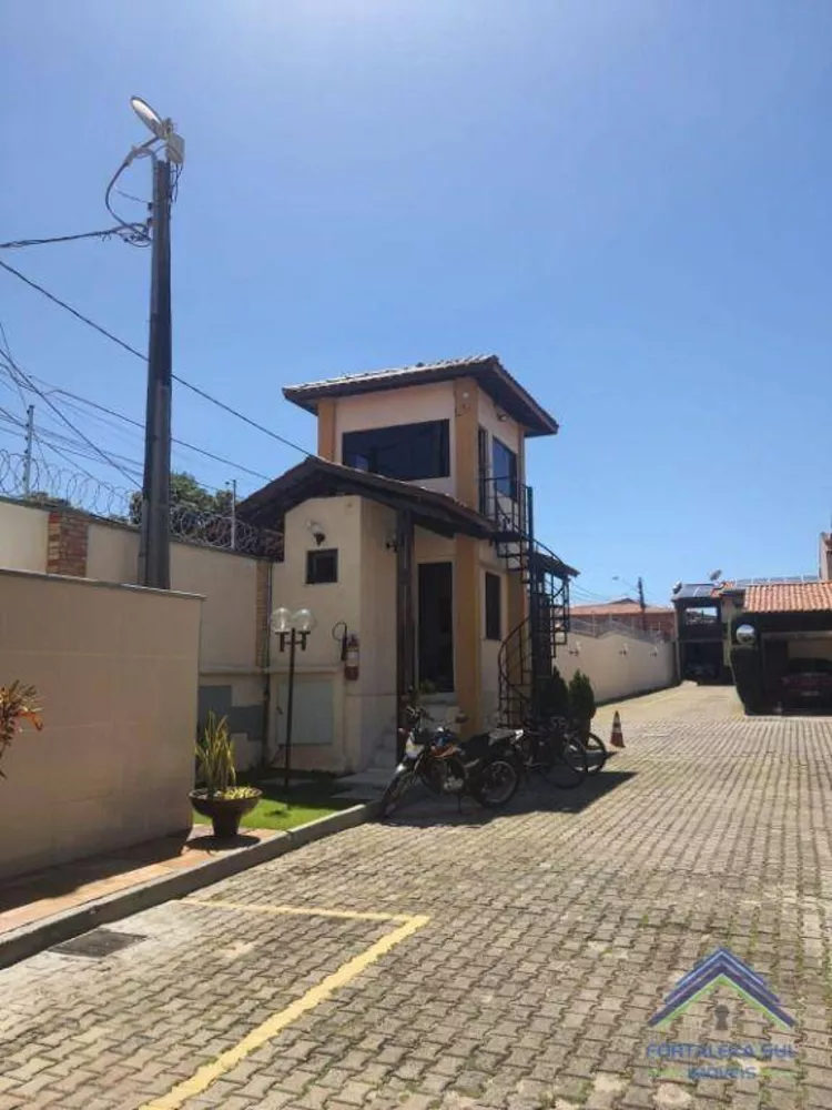 Casa à venda com 4 quartos, 178m² - Foto 2