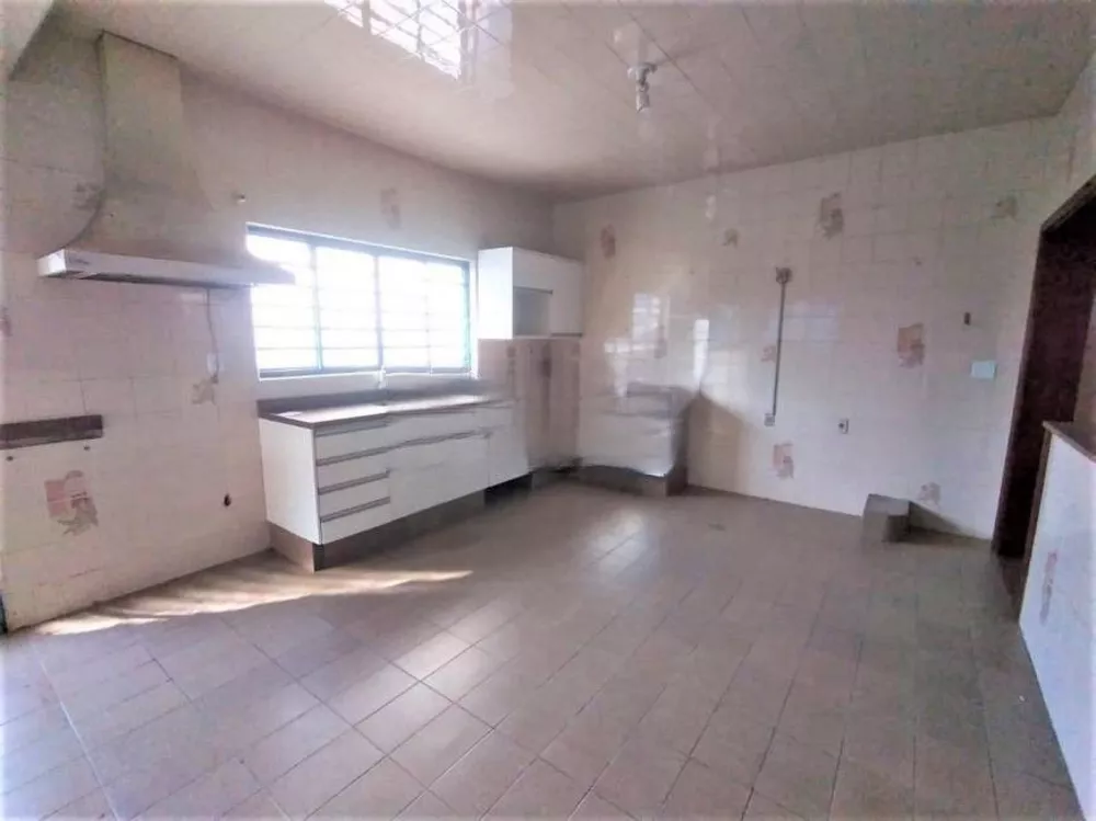 Casa, 4 quartos, 270 m² - Foto 13