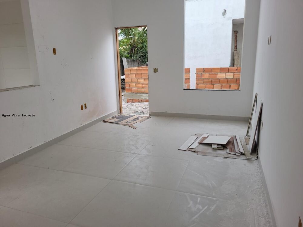 Casa à venda com 3 quartos, 200m² - Foto 2