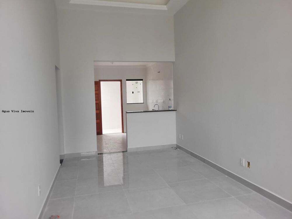 Casa à venda com 2 quartos, 136m² - Foto 2