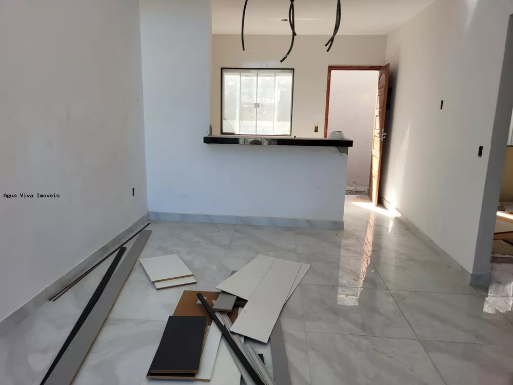 Casa à venda com 3 quartos, 100m² - Foto 4