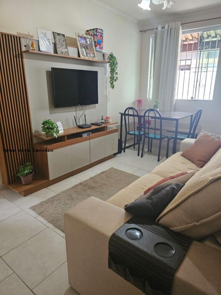 Casa à venda com 2 quartos, 80m² - Foto 1