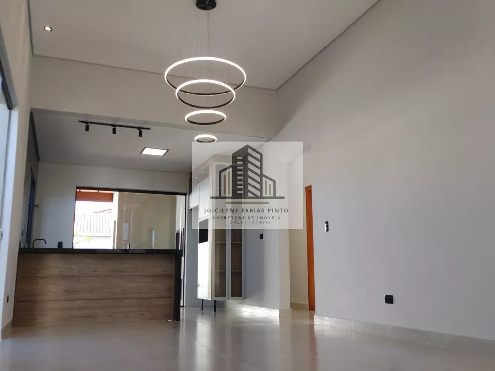 Casa à venda com 3 quartos, 135m² - Foto 1