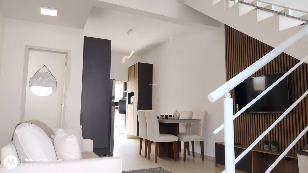 Casa à venda com 3 quartos, 99m² - Foto 2