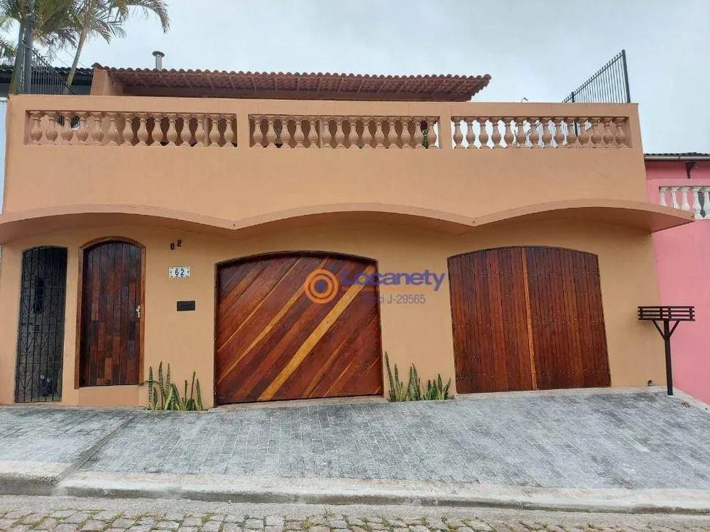 Casa, 3 quartos, 169 m² - Foto 1