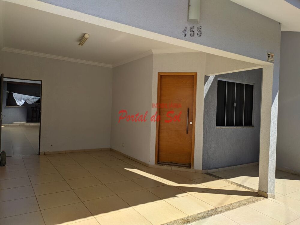Casa à venda com 3 quartos, 200m² - Foto 1