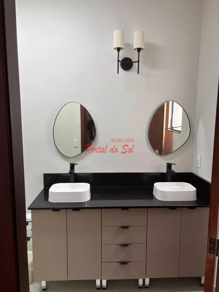 Casa, 3 quartos, 240 m² - Foto 1