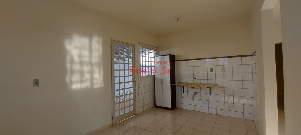 Casa à venda com 2 quartos, 200m² - Foto 1