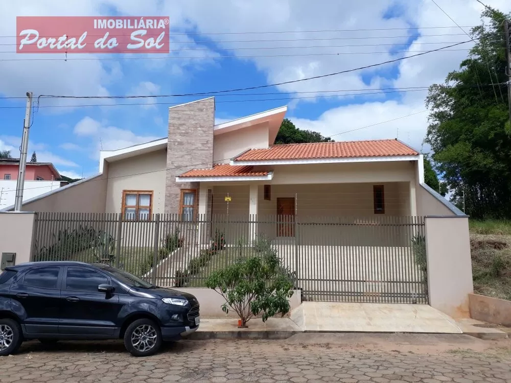 Casa à venda com 3 quartos, 204m² - Foto 1