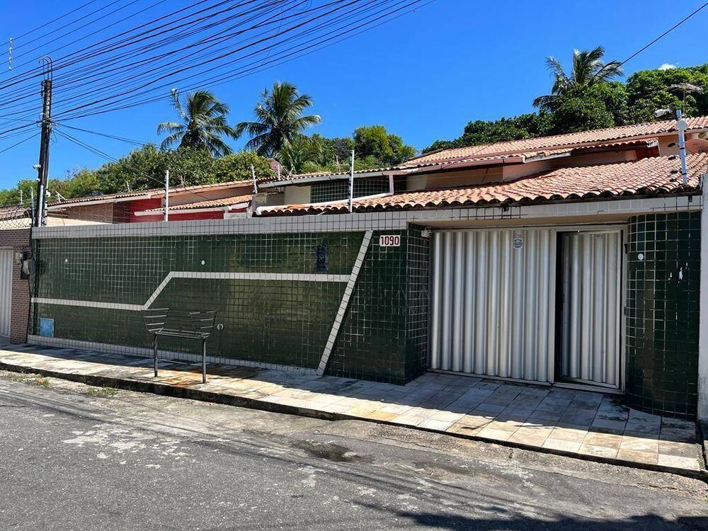 Casa à venda com 5 quartos, 220m² - Foto 1