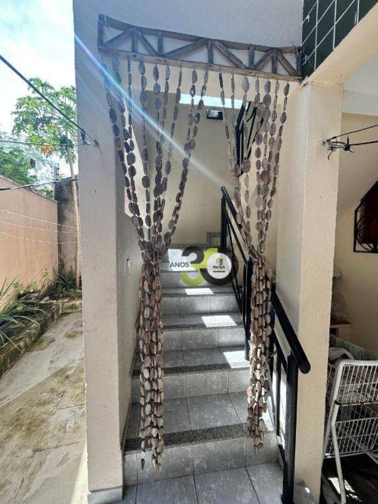 Casa à venda com 5 quartos, 220m² - Foto 11