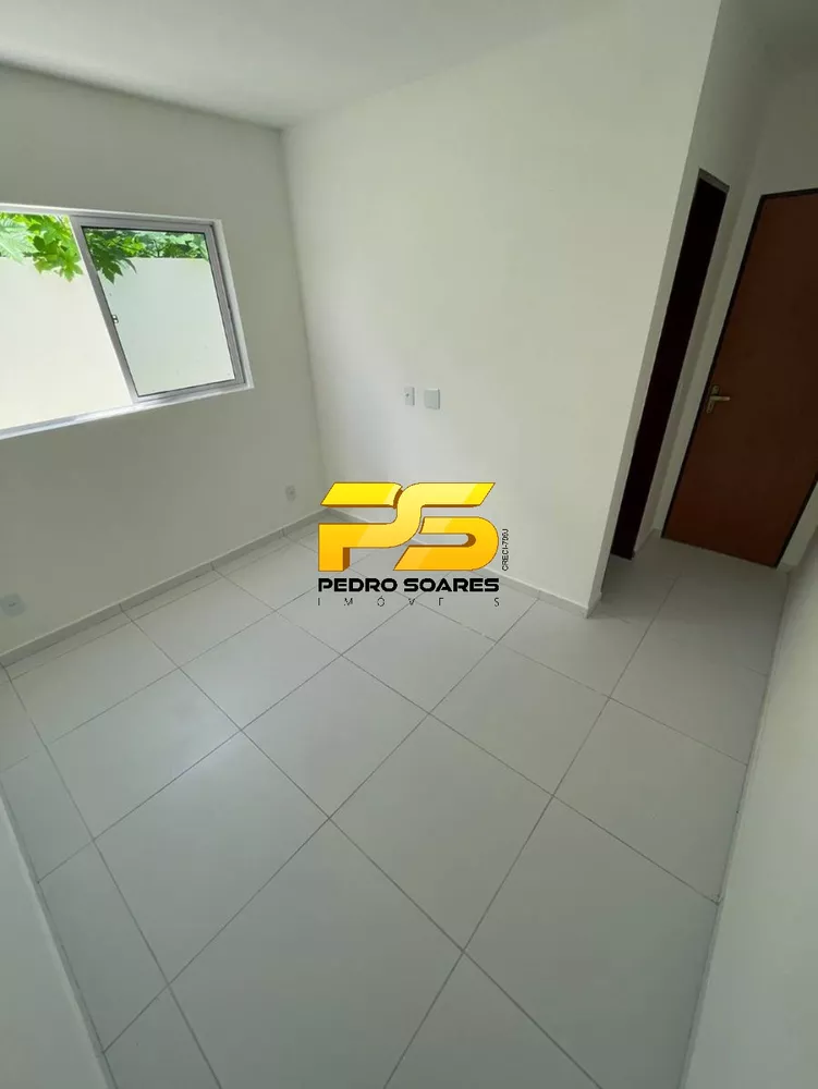 Casa à venda com 2 quartos, 80m² - Foto 4