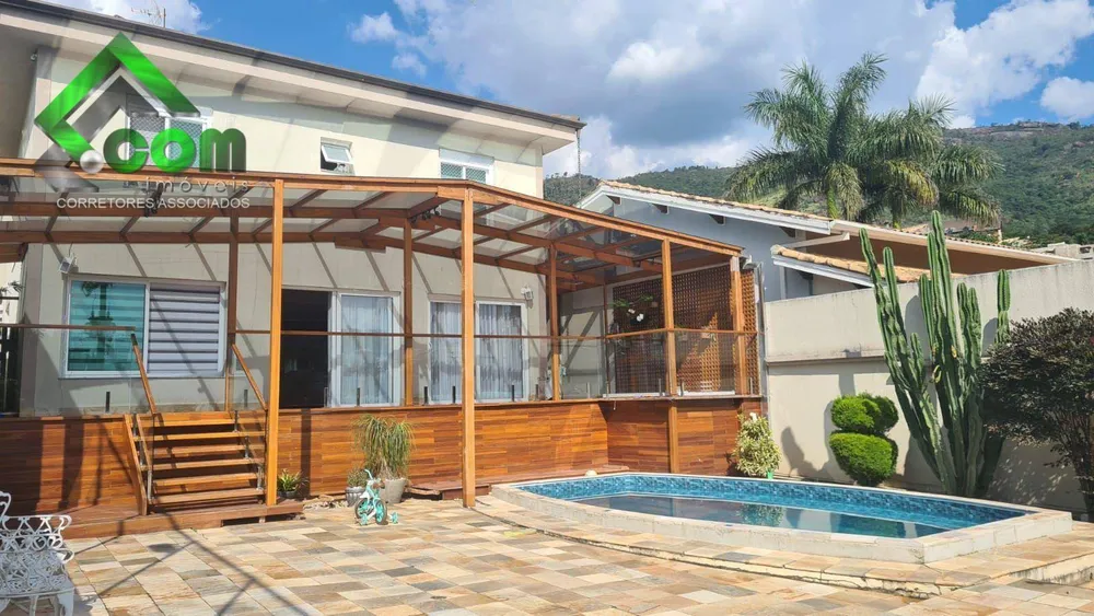 Casa, 4 quartos, 248 m² - Foto 1