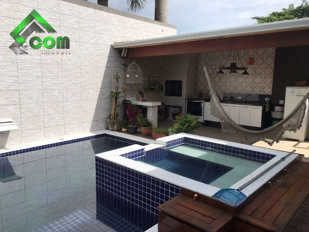 Casa, 3 quartos, 233 m² - Foto 1