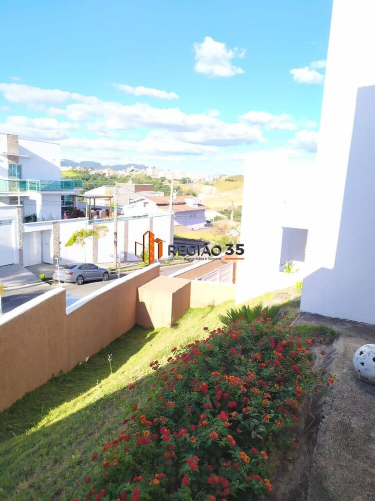 Casa à venda com 4 quartos, 626m² - Foto 2