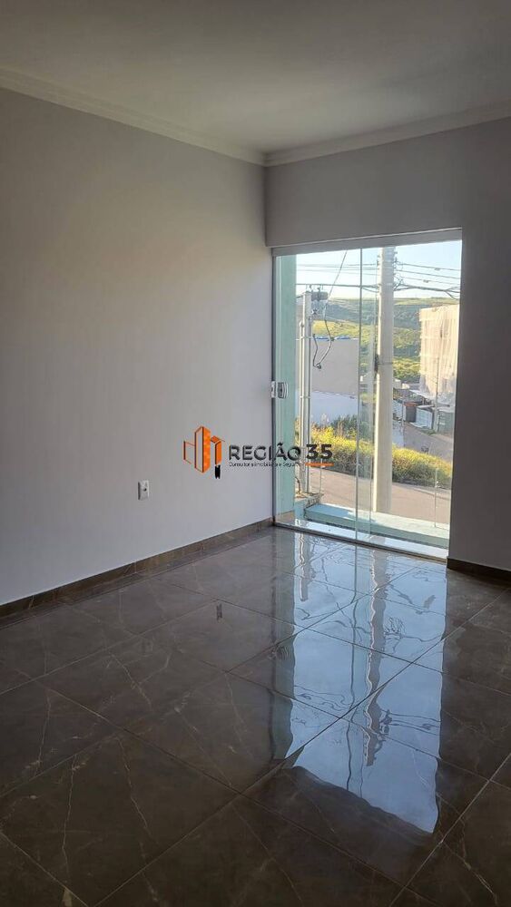Casa à venda com 3 quartos, 104m² - Foto 2
