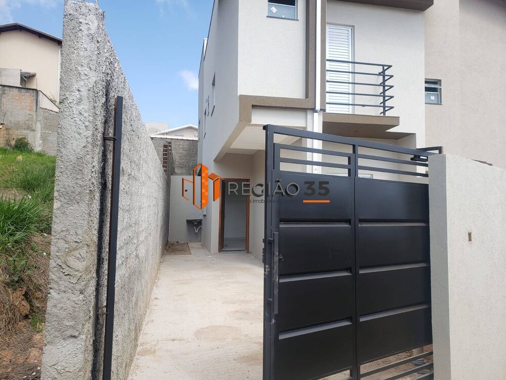 Casa à venda com 3 quartos, 84m² - Foto 1