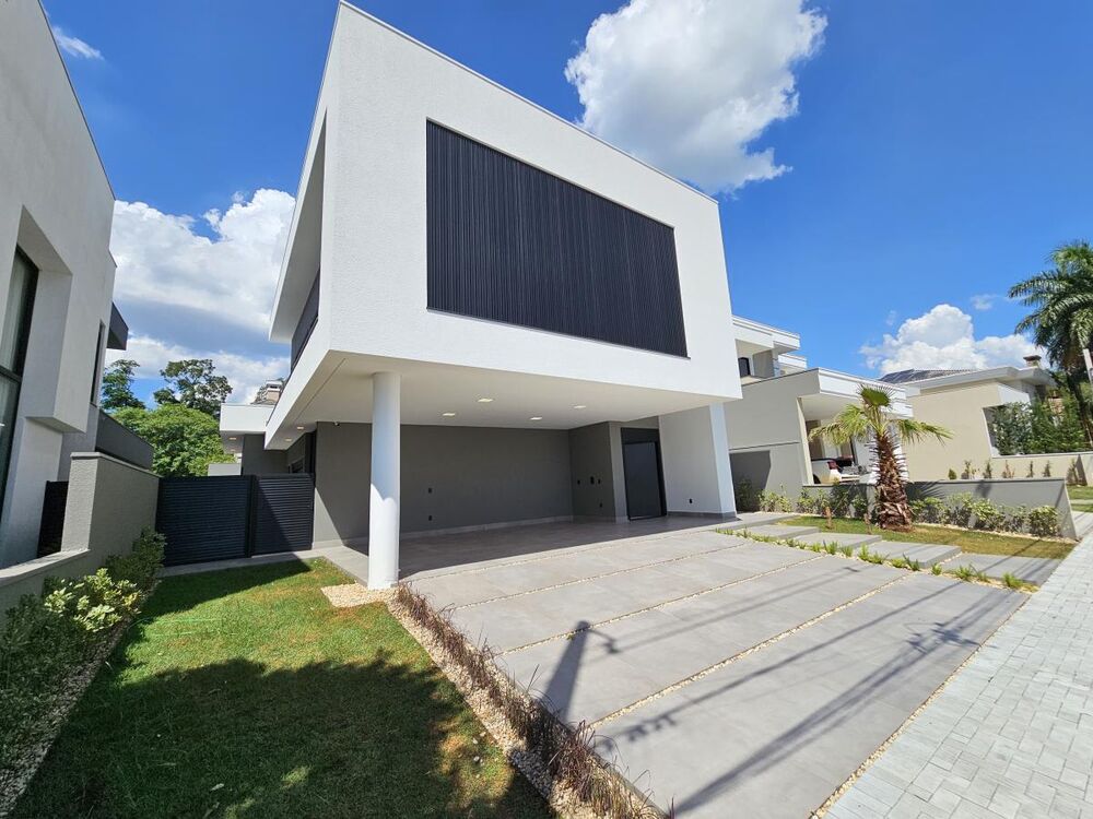 Sobrado à venda com 4 quartos, 320m² - Foto 1