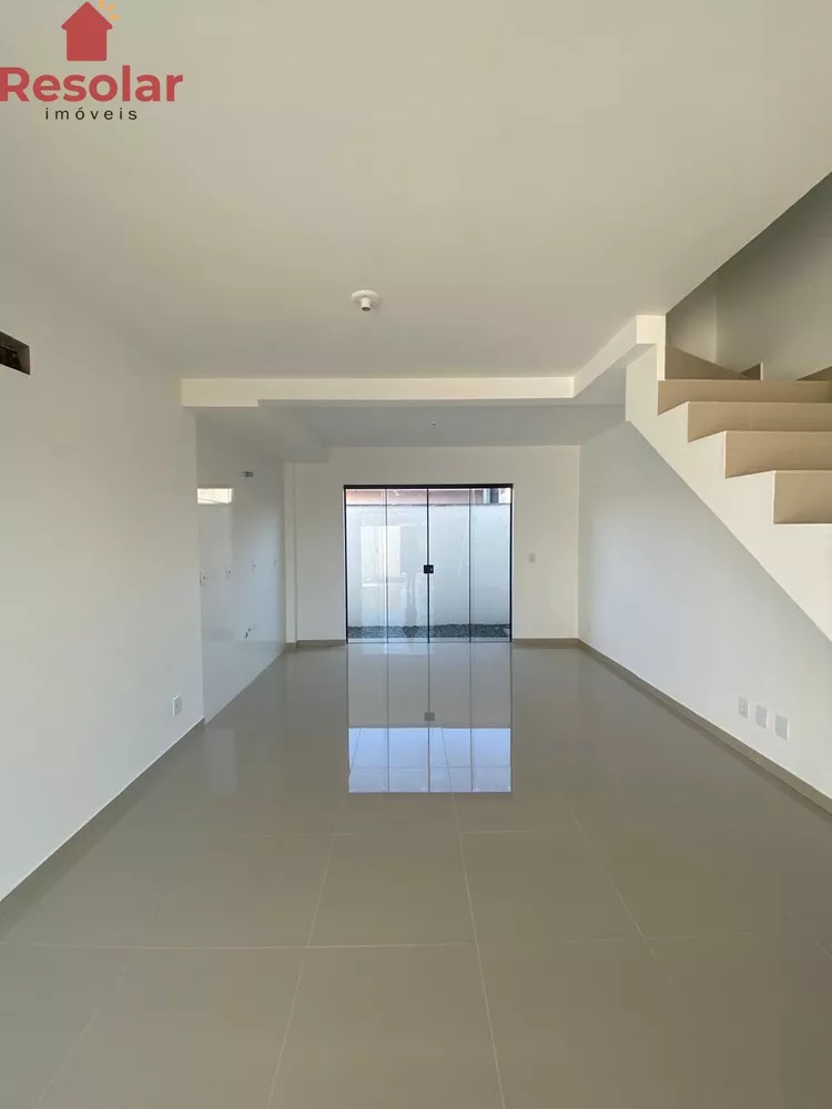 Casa à venda com 2 quartos, 64m² - Foto 4