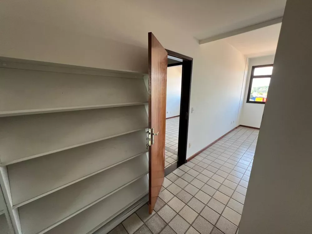 Apartamento à venda com 3 quartos, 228m² - Foto 3