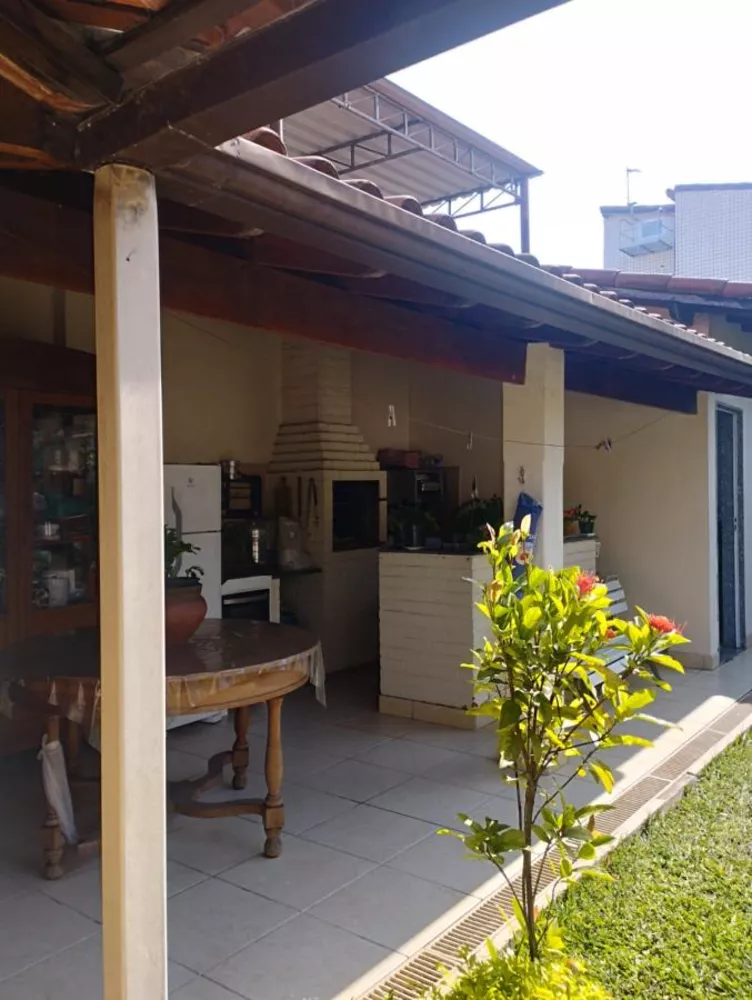 Casa à venda com 4 quartos, 390m² - Foto 1