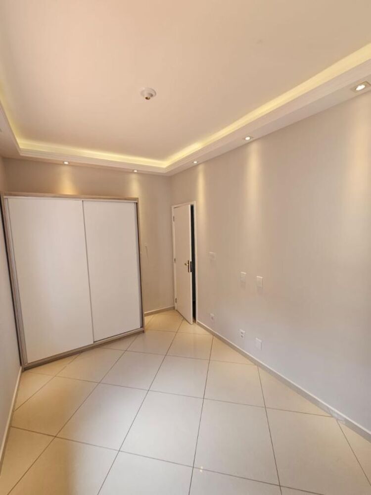 Casa à venda com 3 quartos, 294m² - Foto 3