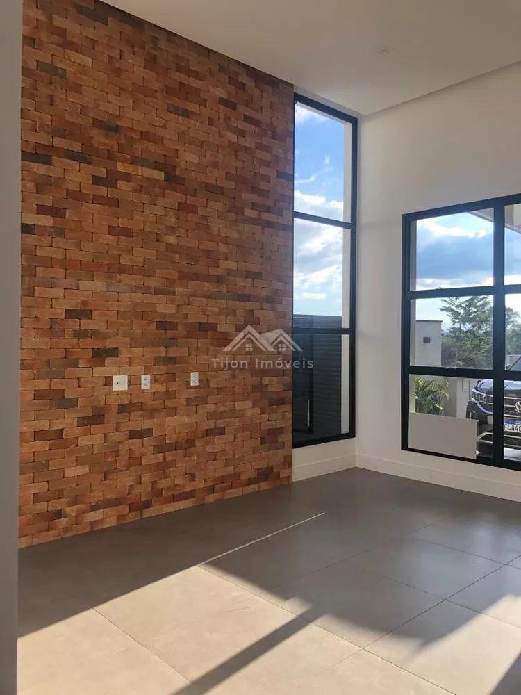 Casa de Condomínio à venda com 3 quartos, 234m² - Foto 3