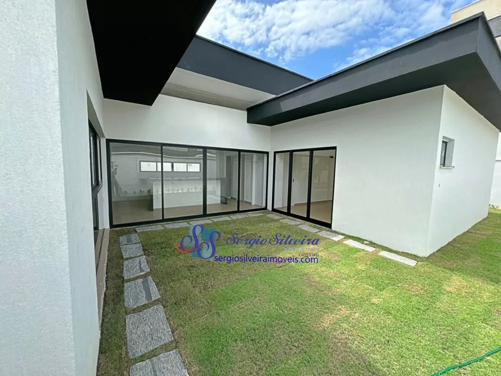 Casa de Condomínio à venda com 4 quartos, 240m² - Foto 1