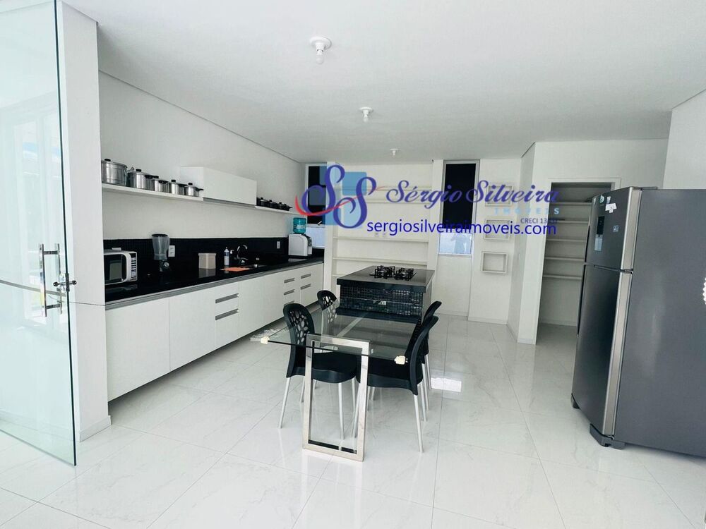 Casa de Condomínio para alugar com 5 quartos, 395m² - Foto 3