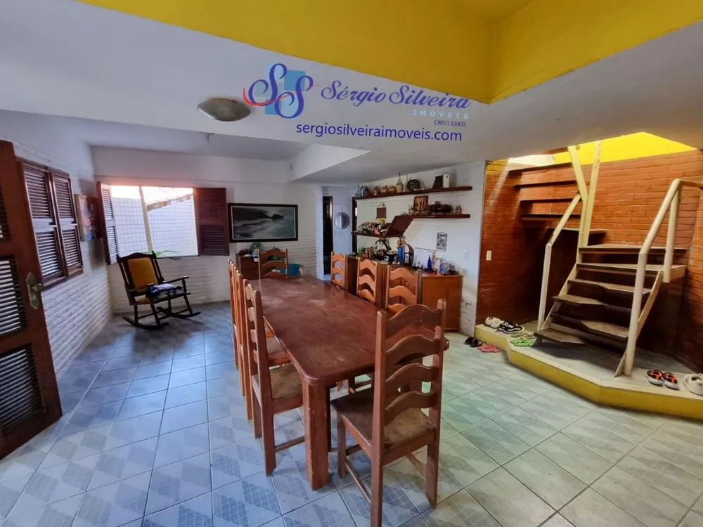 Casa de Condomínio à venda com 5 quartos, 200m² - Foto 2