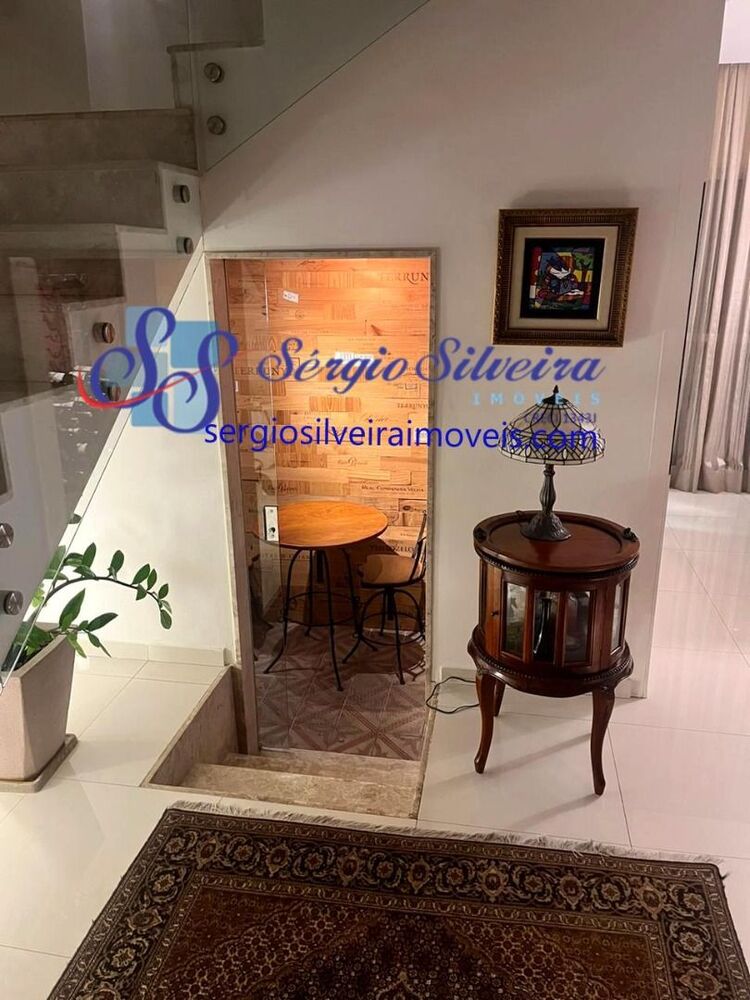 Casa de Condomínio à venda com 4 quartos, 245m² - Foto 1