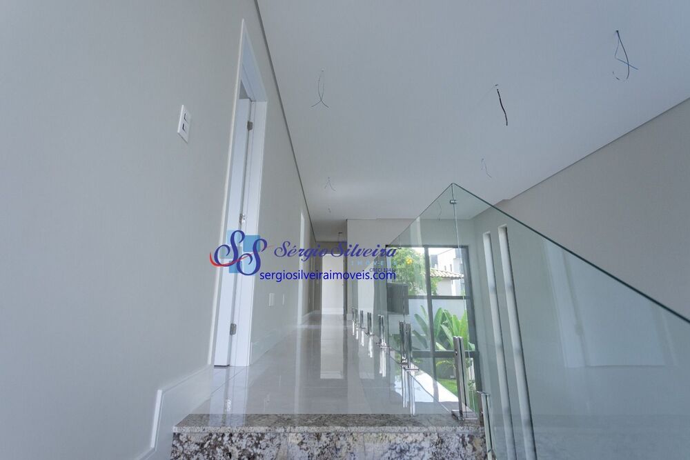 Casa de Condomínio à venda com 3 quartos, 325m² - Foto 4