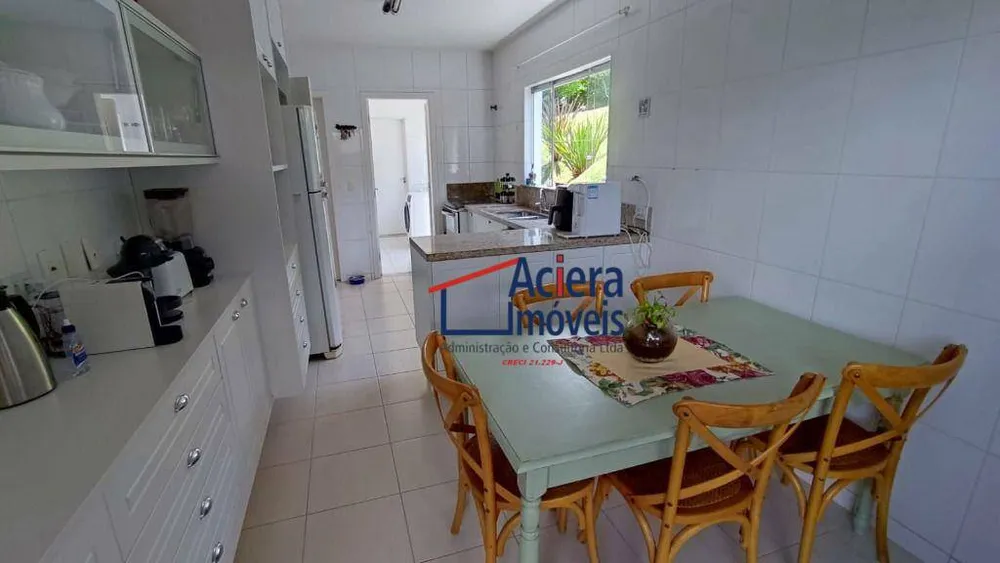 Casa, 4 quartos, 230 m² - Foto 1